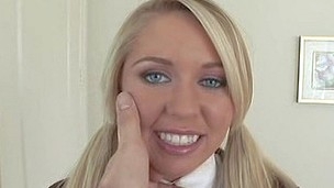 blonde ridning sjarmerende blowjob skolejente