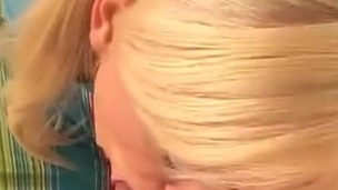 tenåring blonde blowjob facial