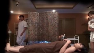 Japanese masseur decides to give hottie his dick after the massage